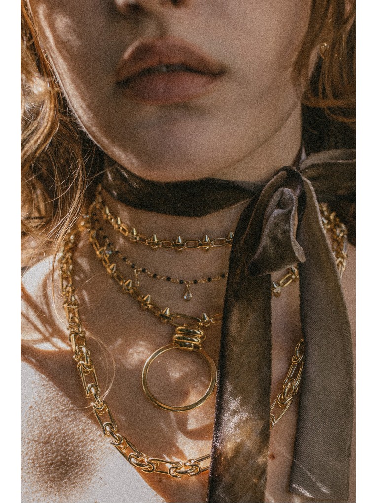 Elegance Redefined: The Spiked Hoop Necklace